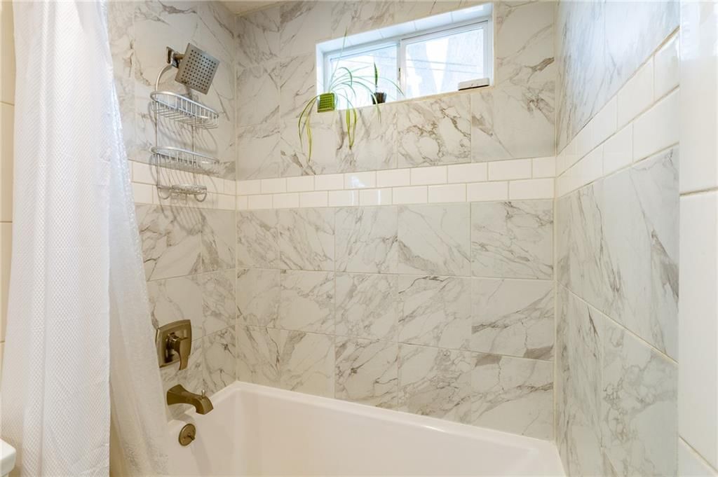 1300 Fair Lane — photo 13