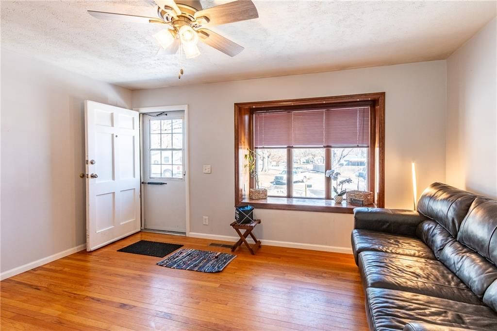 1300 Fair Lane — photo 3