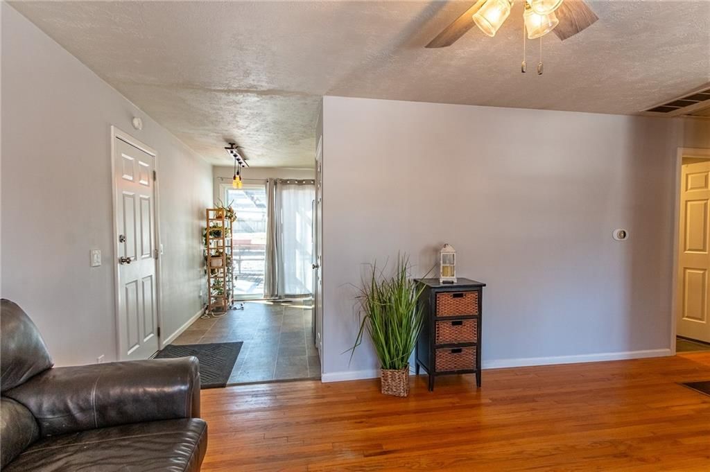 1300 Fair Lane — photo 5