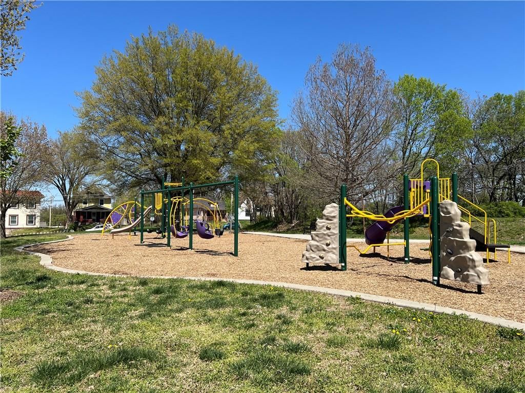 2908 E 21st Street — photo 25