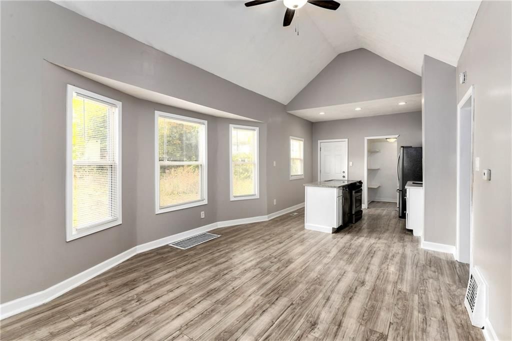 2908 E 21st Street — photo 5