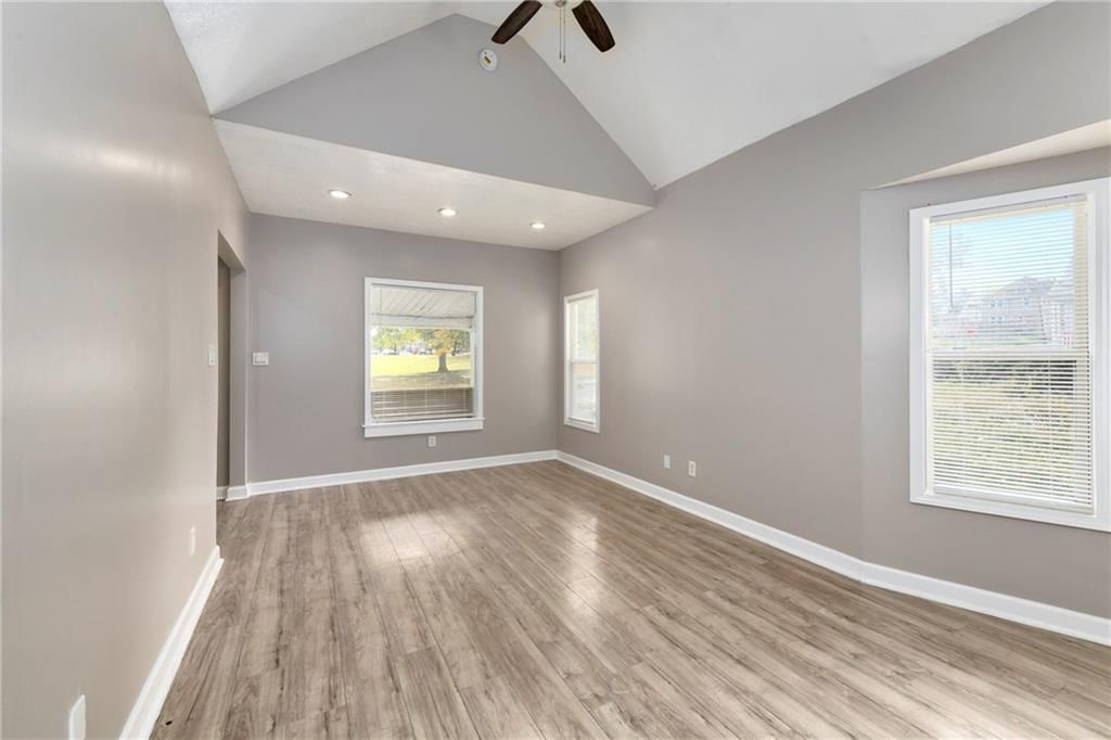 2908 E 21st Street — photo 9
