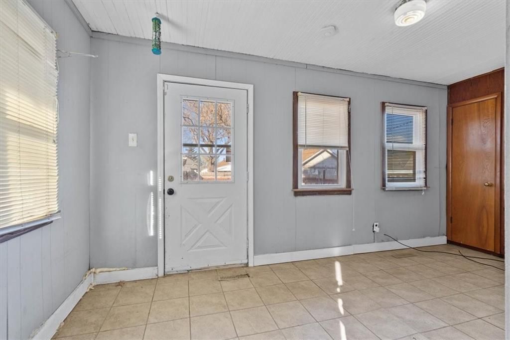 6032 Gordon Avenue — photo 9