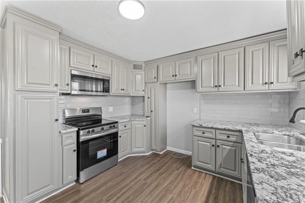 11310 W 69th Street — photo 11