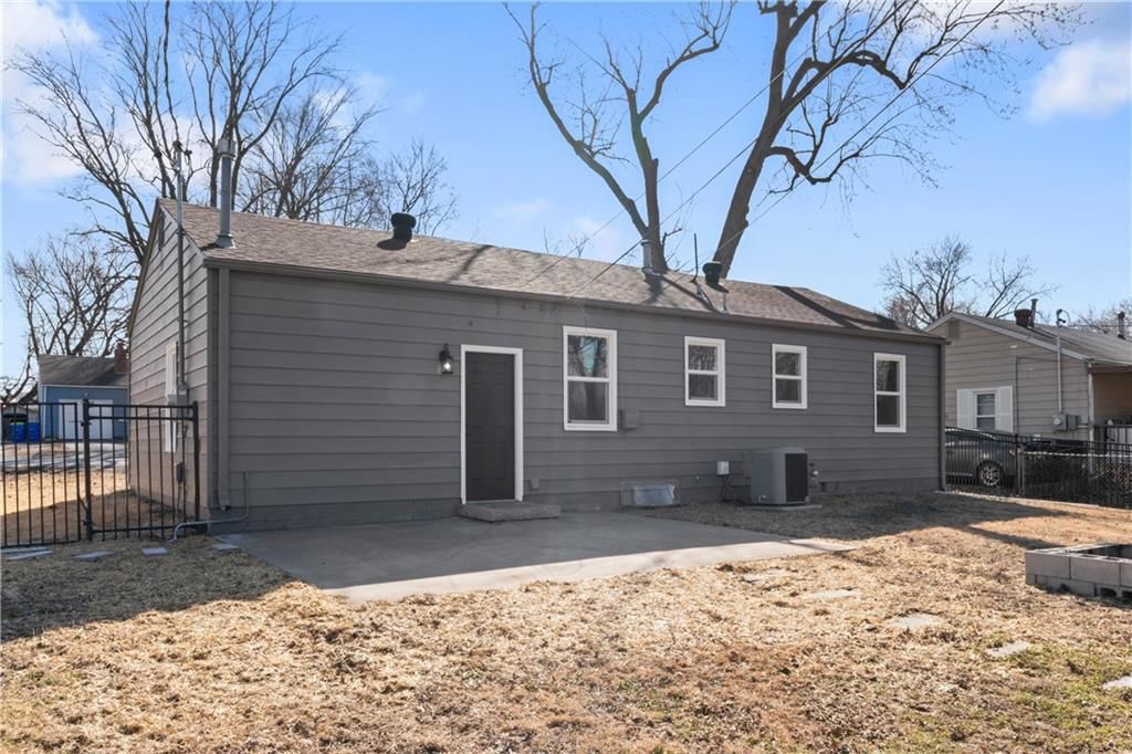 11310 W 69th Street — photo 36