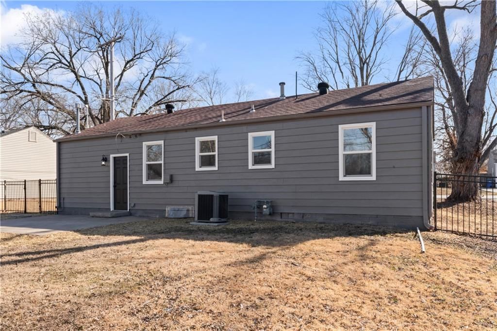 11310 W 69th Street — photo 37