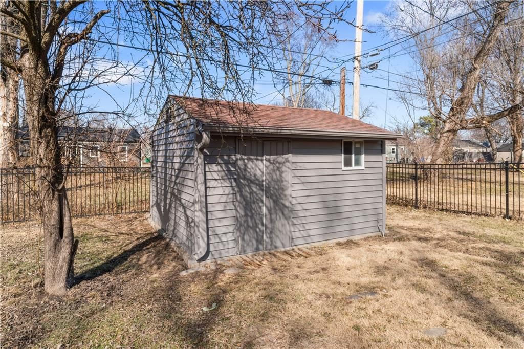 11310 W 69th Street — photo 38