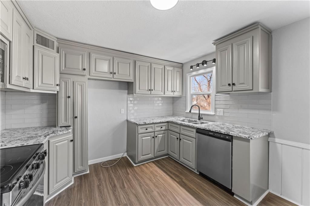 11310 W 69th Street — photo 10