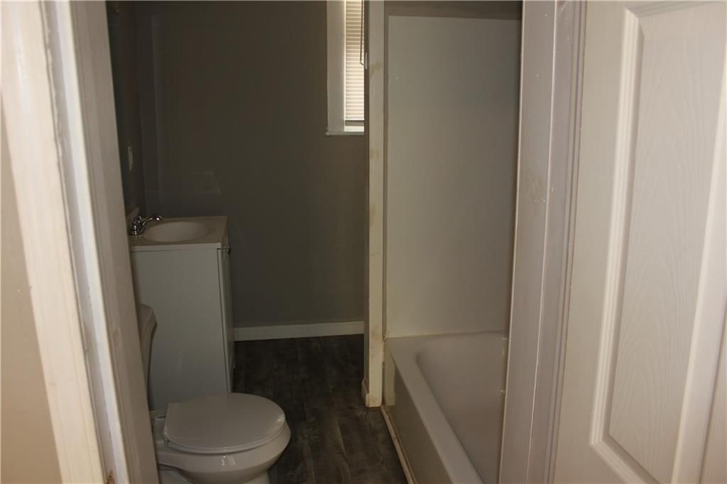 302 N Oakley Avenue — photo 7