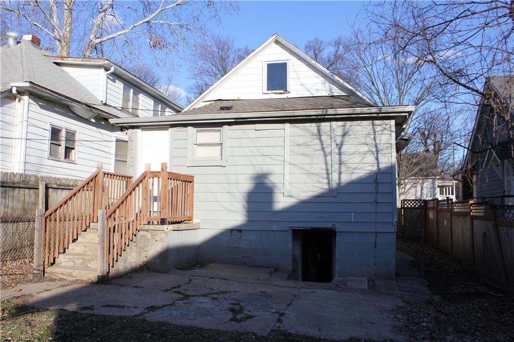 302 N Oakley Avenue — photo 9