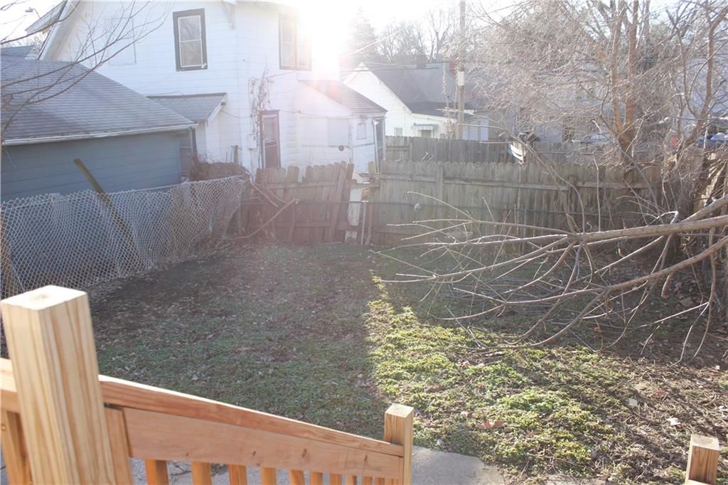 302 N Oakley Avenue — photo 10