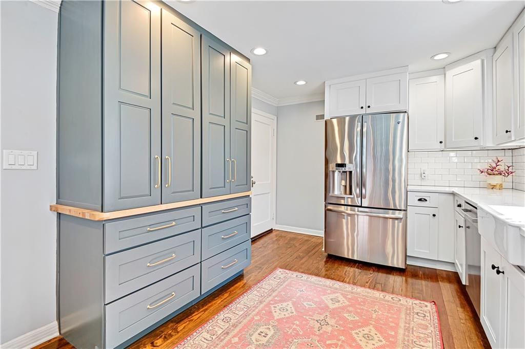 405 E 65th Terrace — photo 11