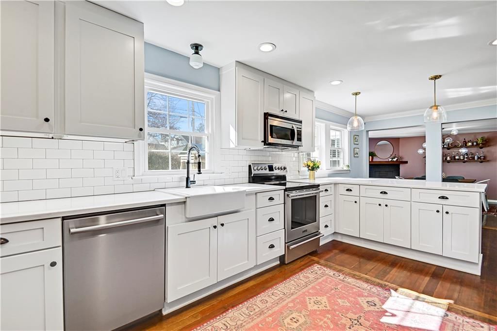 405 E 65th Terrace — photo 12