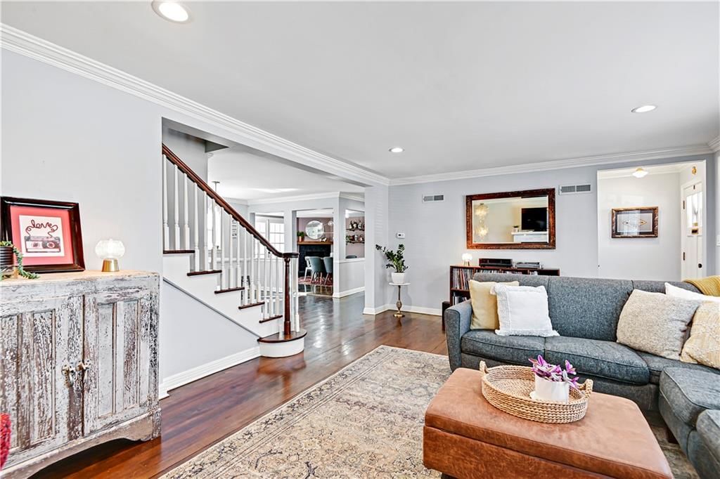 405 E 65th Terrace — photo 7
