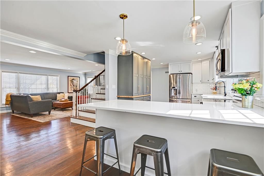 405 E 65th Terrace — photo 9