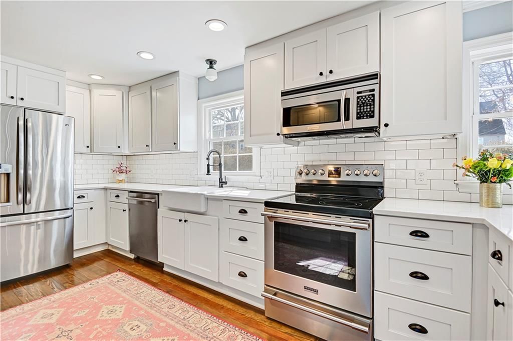 405 E 65th Terrace — photo 10