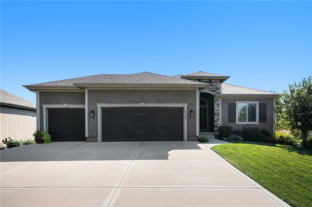 9715 Carbondale Street — photo 2