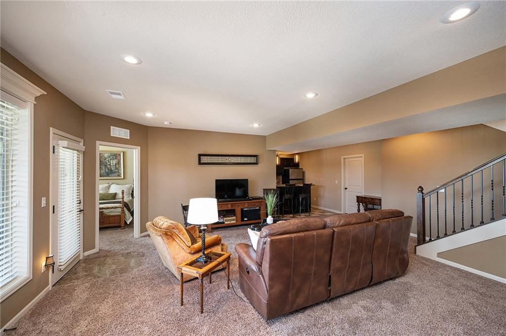 9715 Carbondale Street — photo 22