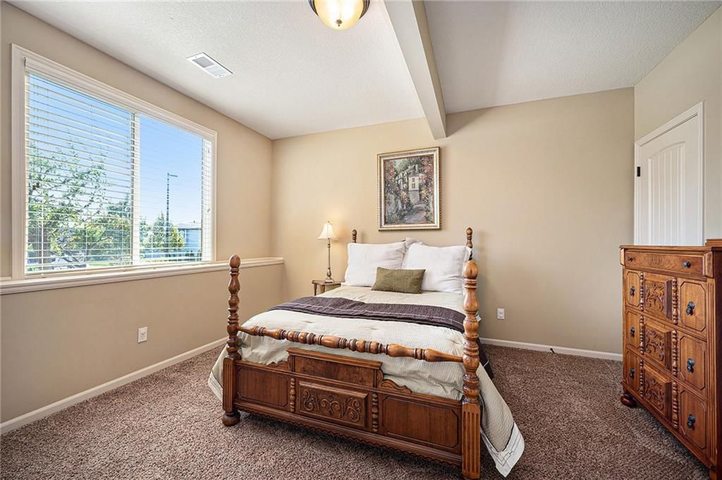 9715 Carbondale Street — photo 27