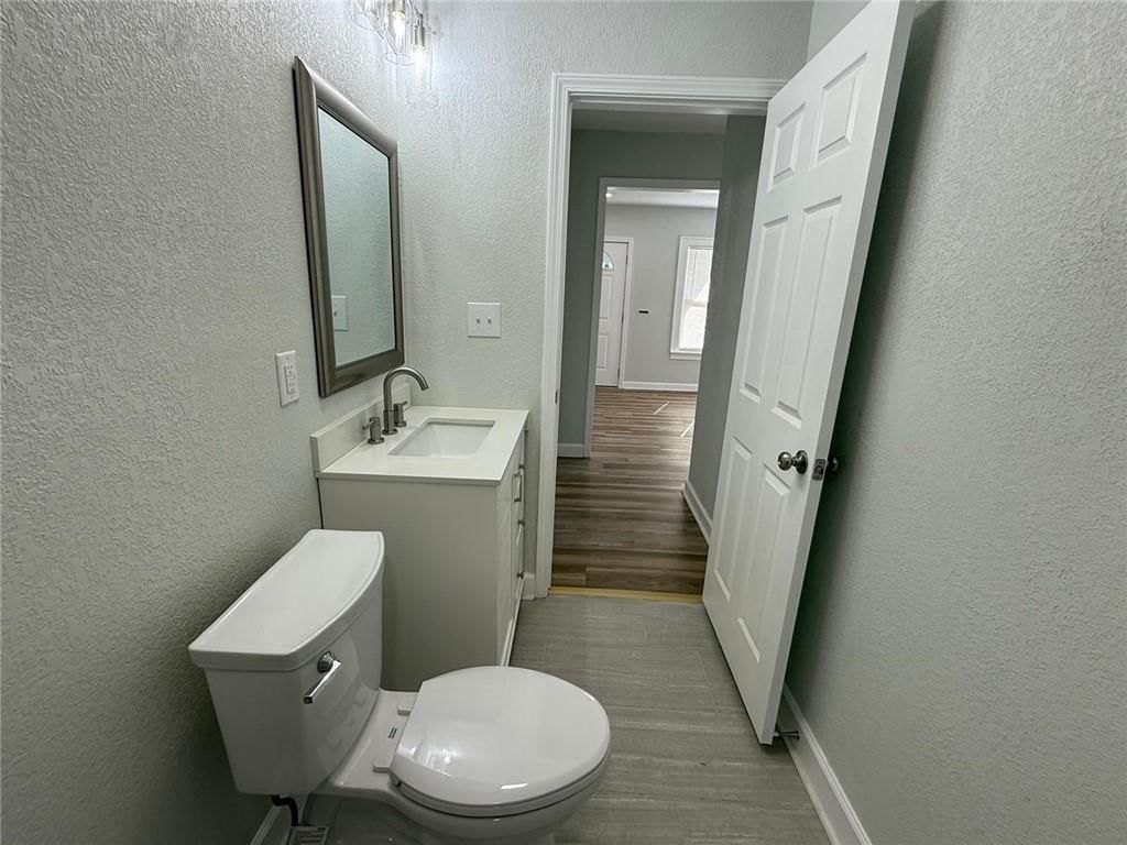 916 E 79th Terrace — photo 12
