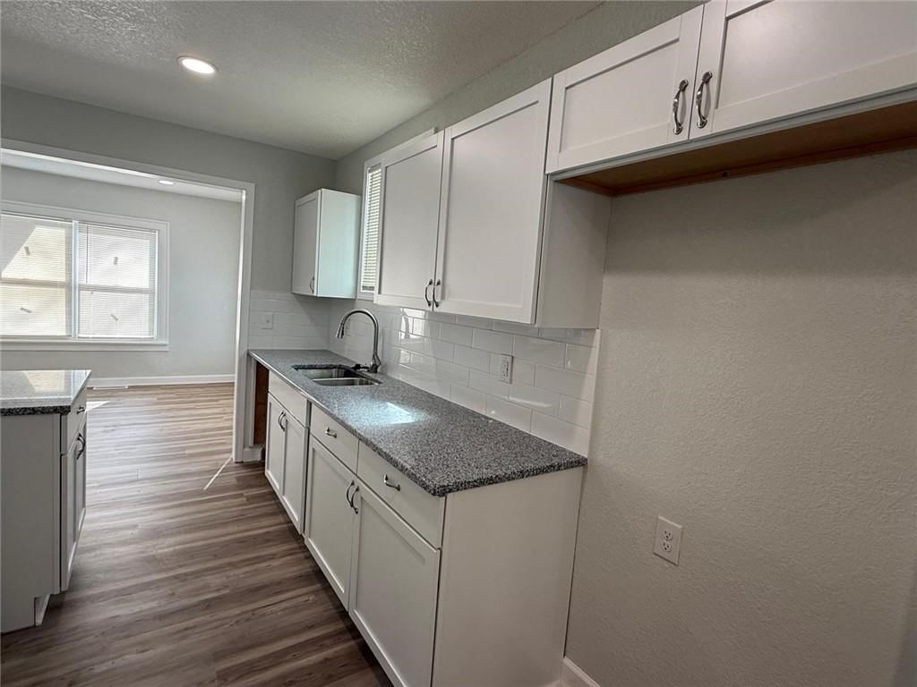 916 E 79th Terrace — photo 14
