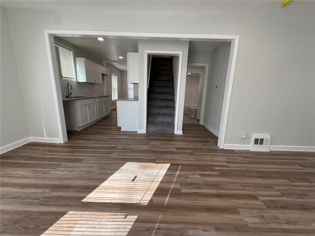 916 E 79th Terrace — photo 8