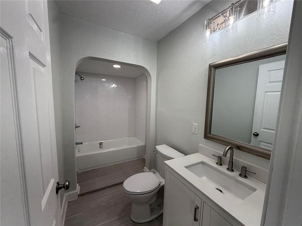 916 E 79th Terrace — photo 10