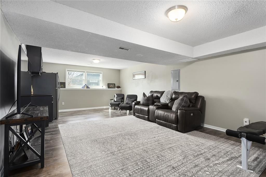 10909 N Hunter Avenue — photo 29