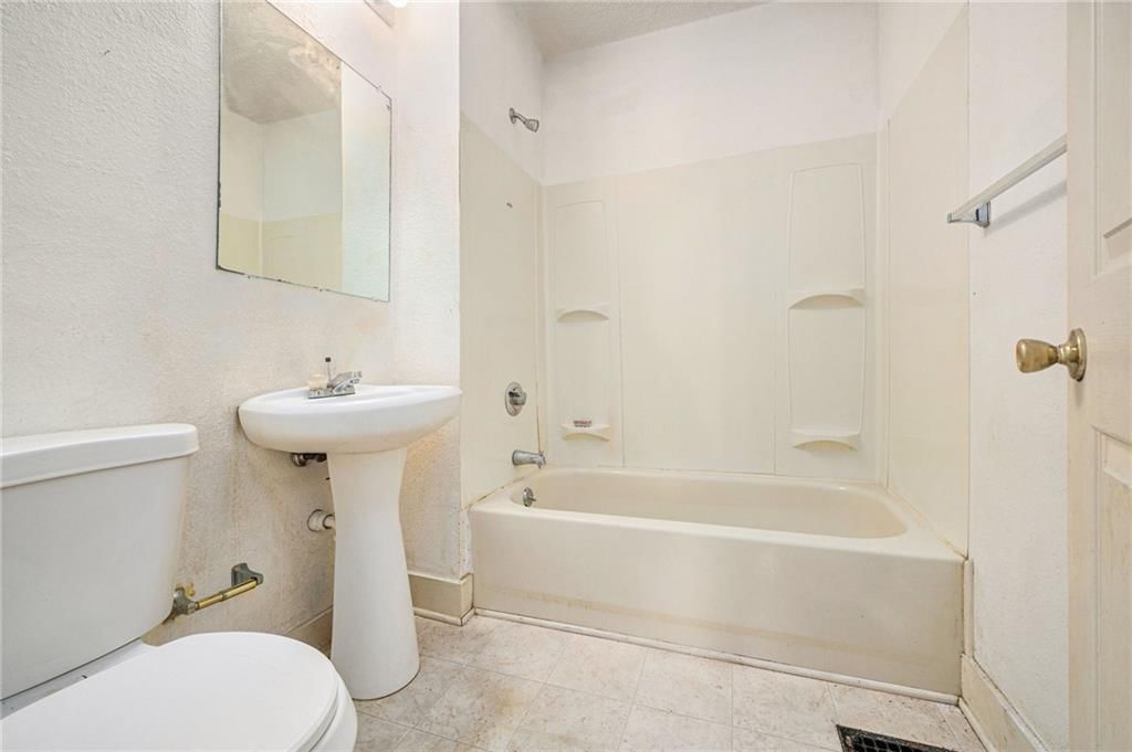 1404 E 66th Street — photo 13