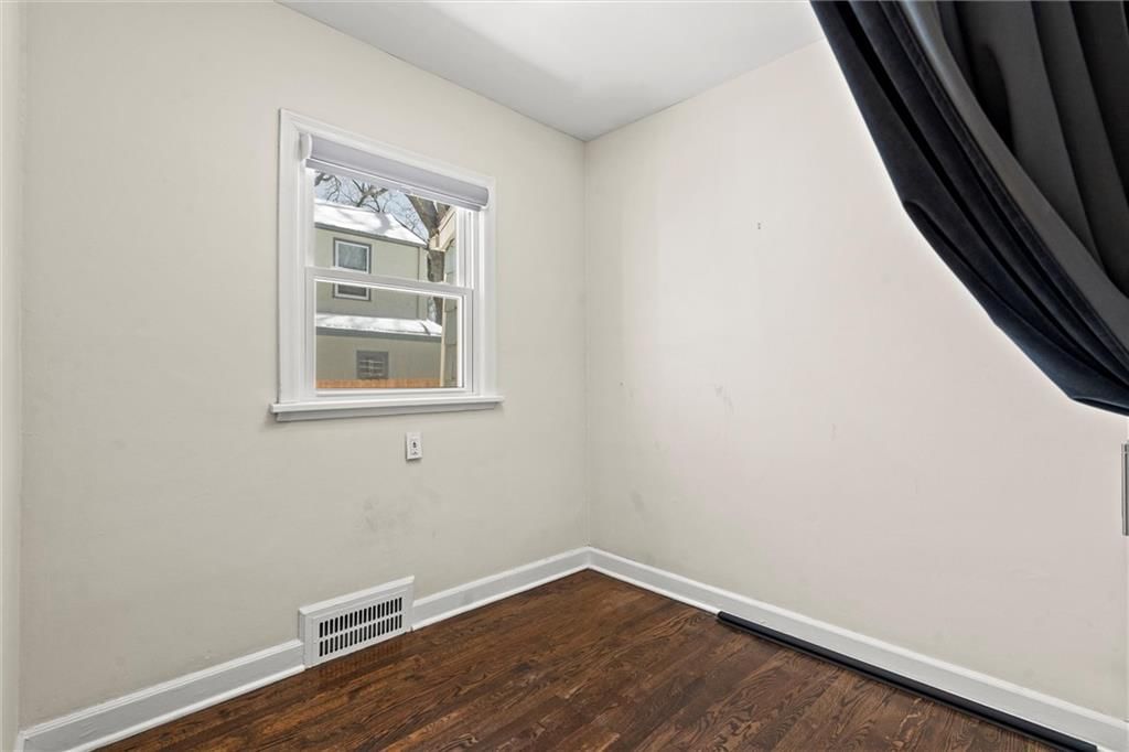607 E 73rd Terrace — photo 14