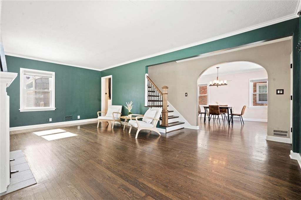 607 E 73rd Terrace — photo 4