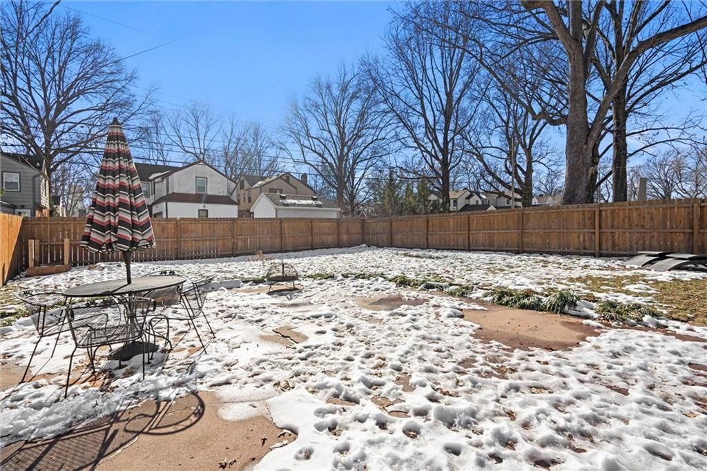 607 E 73rd Terrace — photo 33