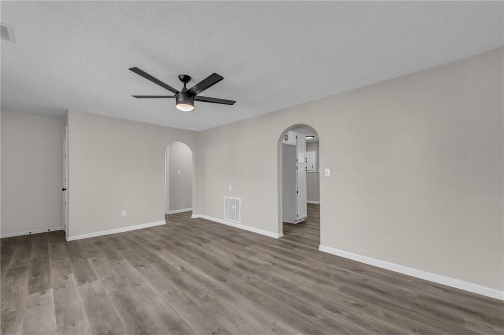 211 W North Avenue — photo 5