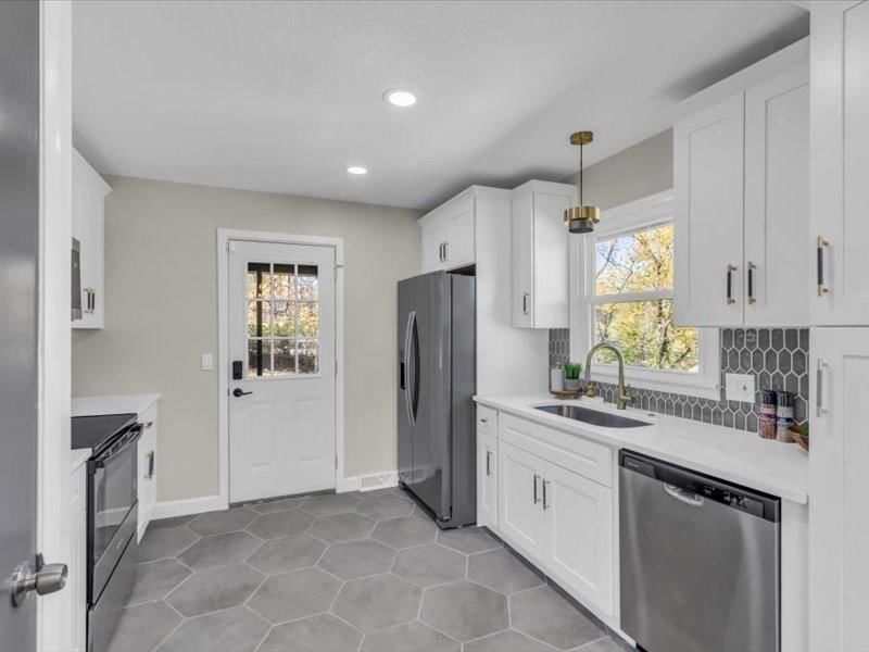 2844 Mersington Avenue — photo 11