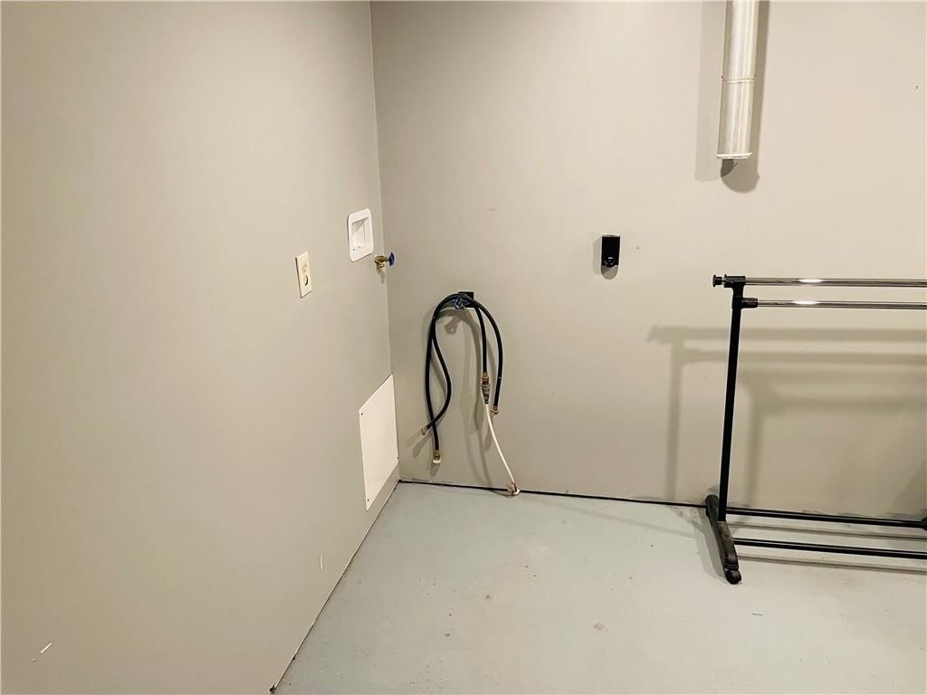 108 E Lois Street — photo 31