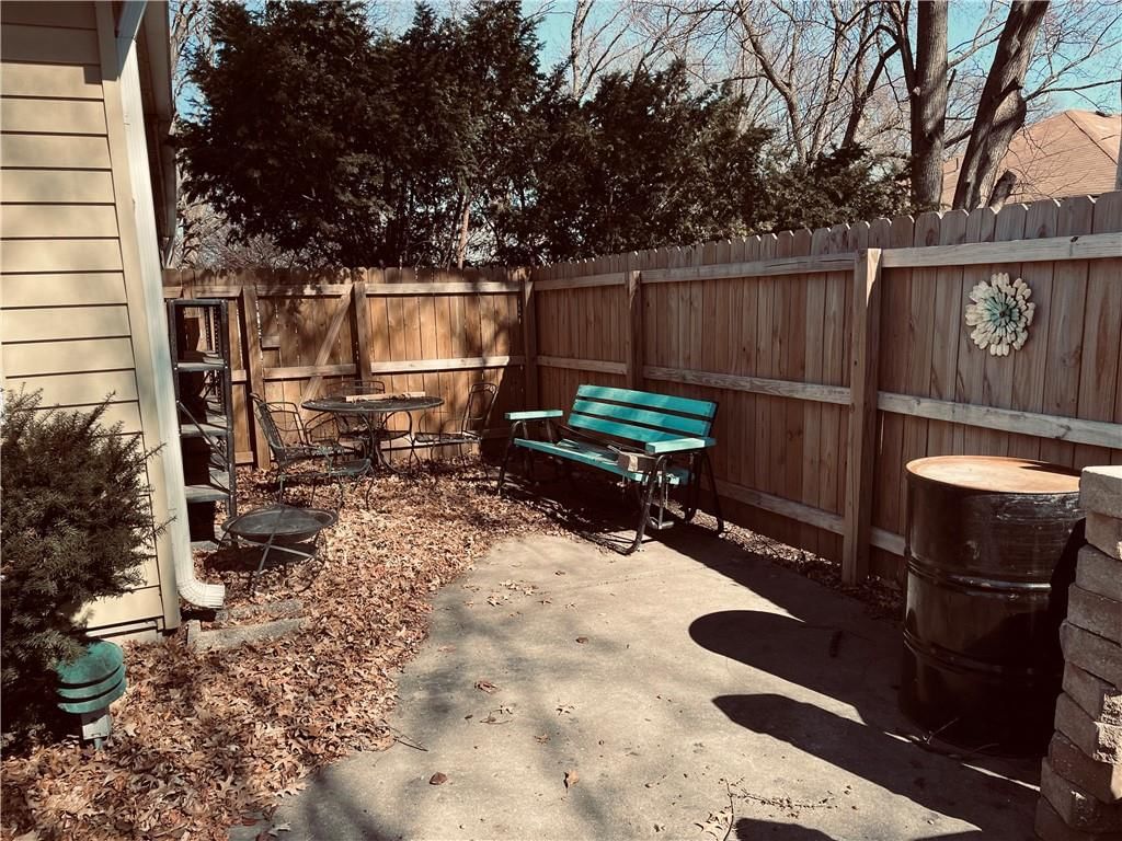 108 E Lois Street — photo 38