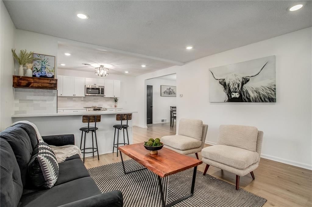 3121 S Beverly Road — photo 2