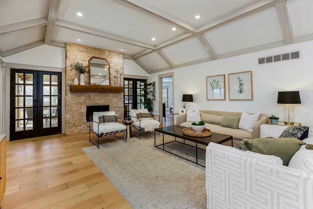 912 Wildbriar Drive — photo 10