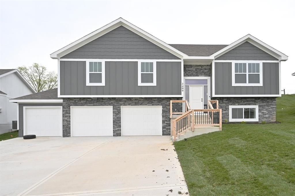 2409 Windmill Drive — photo 3