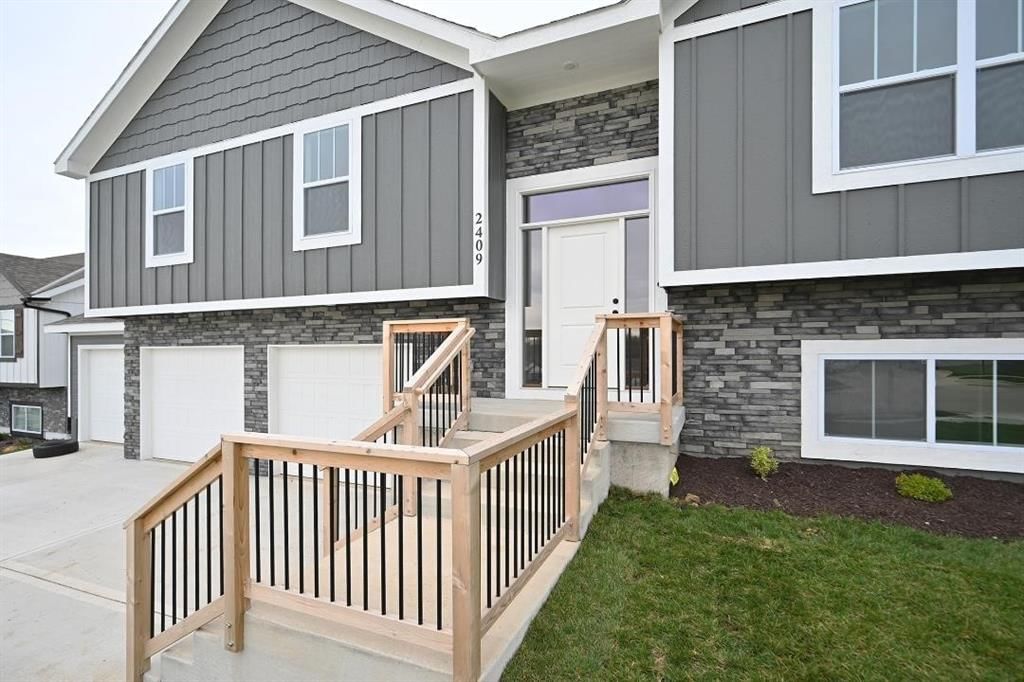 2409 Windmill Drive — photo 4