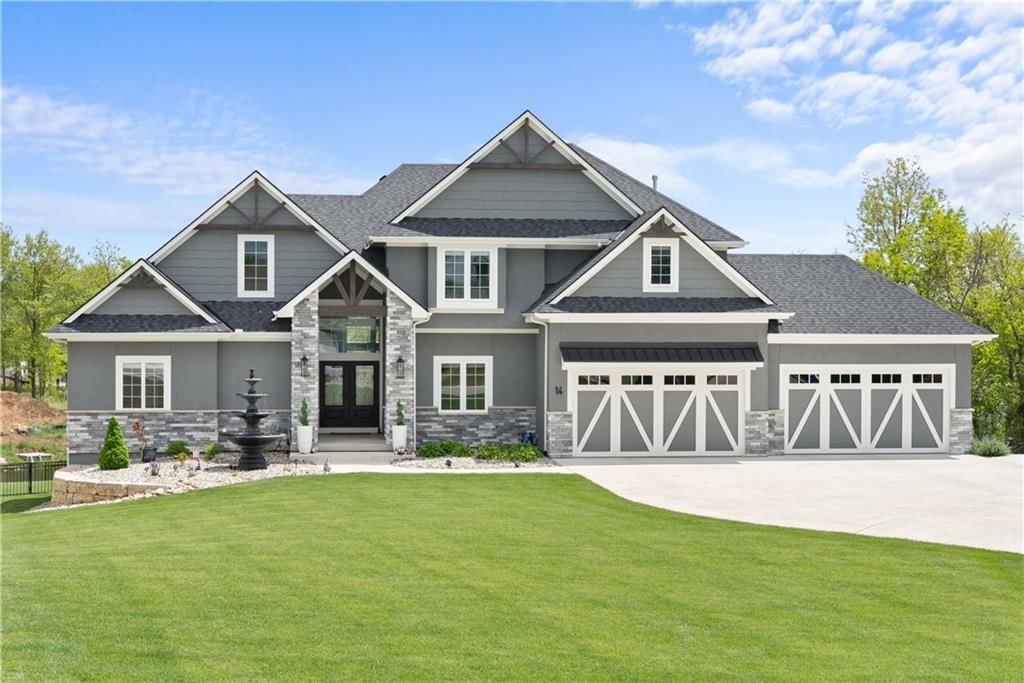 14 Omaha Circle, Lake Winnebago, MO