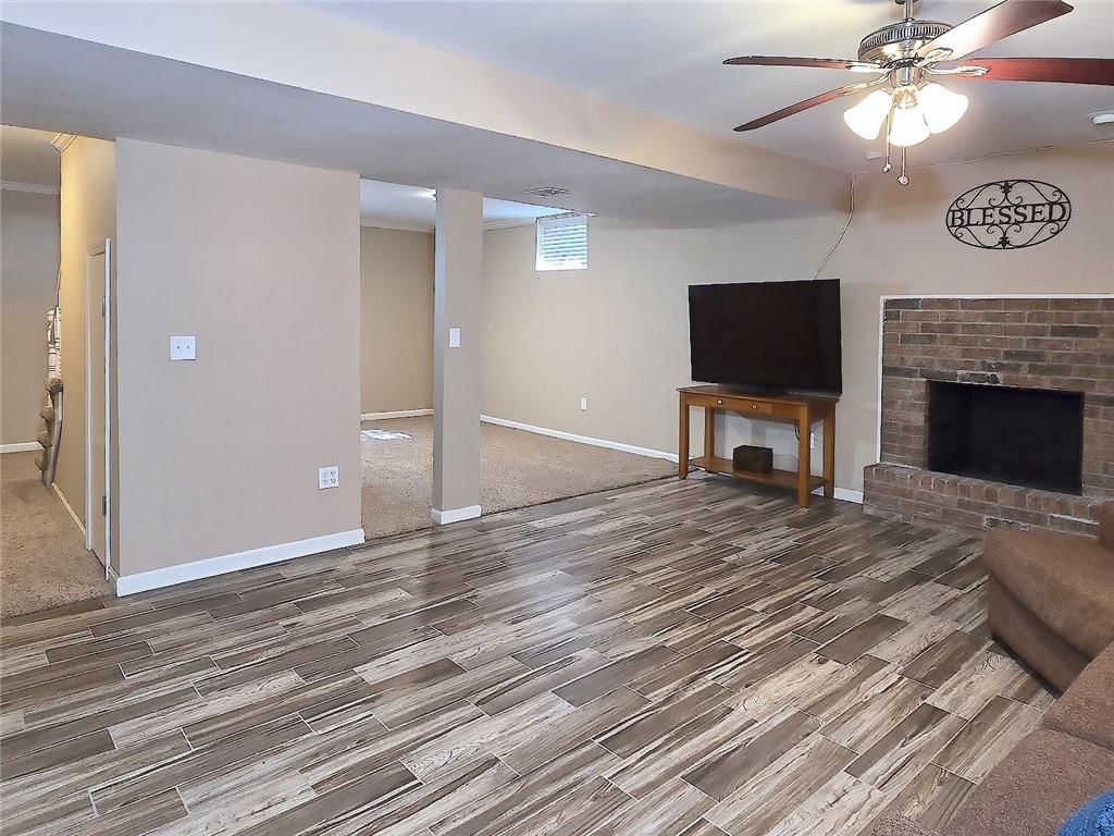 8512 N BEAMAN Avenue — photo 33