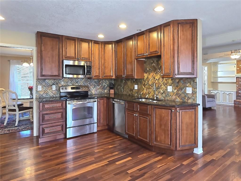 8512 N BEAMAN Avenue — photo 10