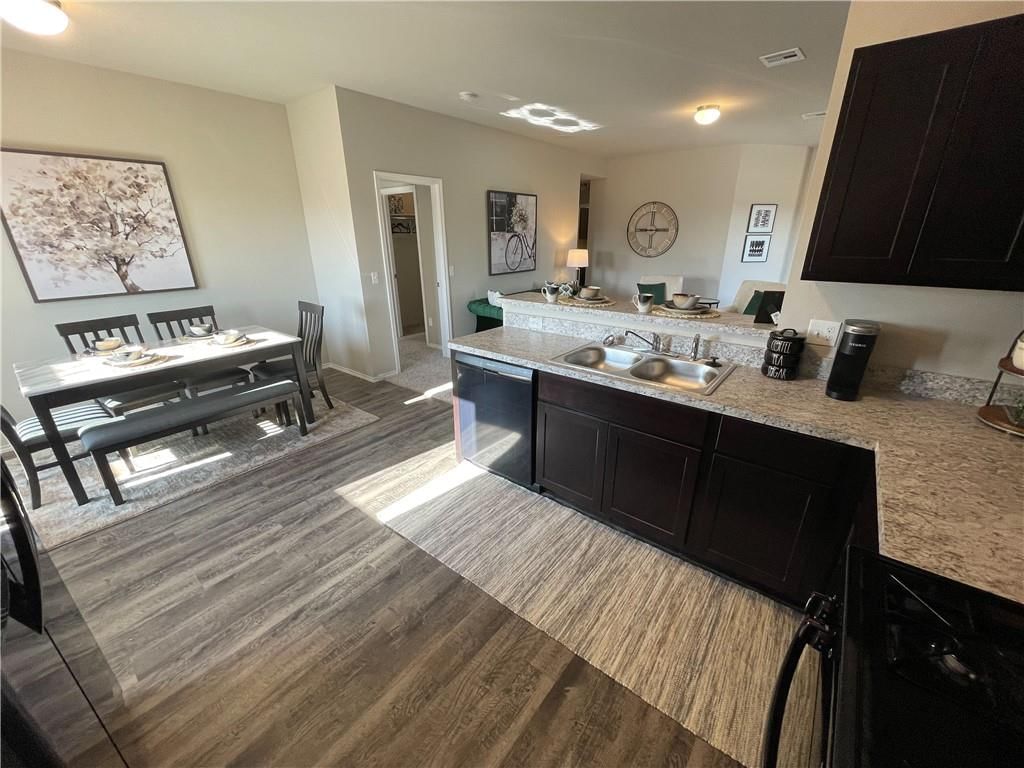 624 W Lanesfield Street — photo 9