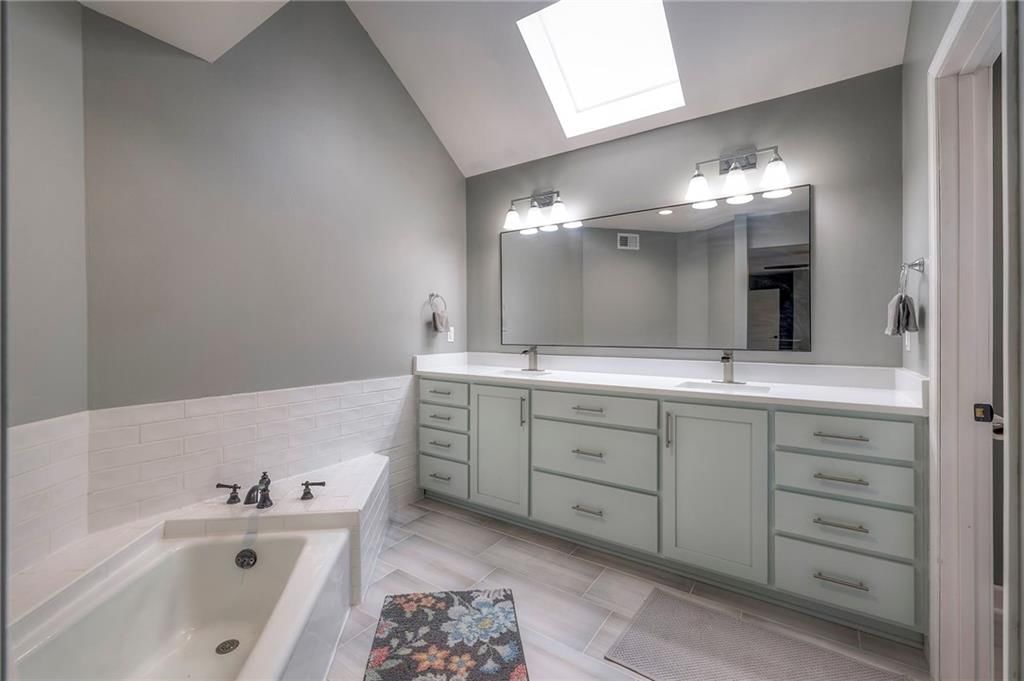 4017 NE Woodridge Drive — photo 32