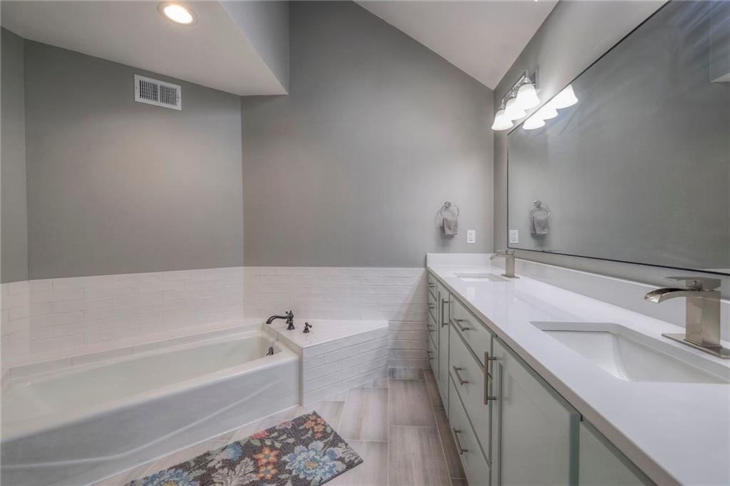 4017 NE Woodridge Drive — photo 33