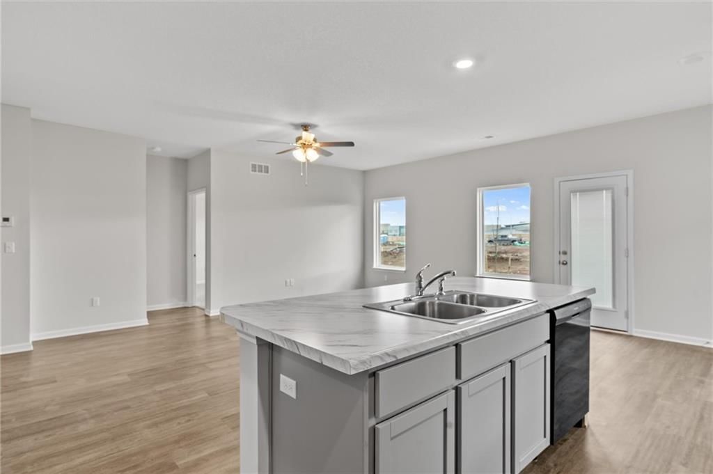 616 W Lanesfield Street — photo 15