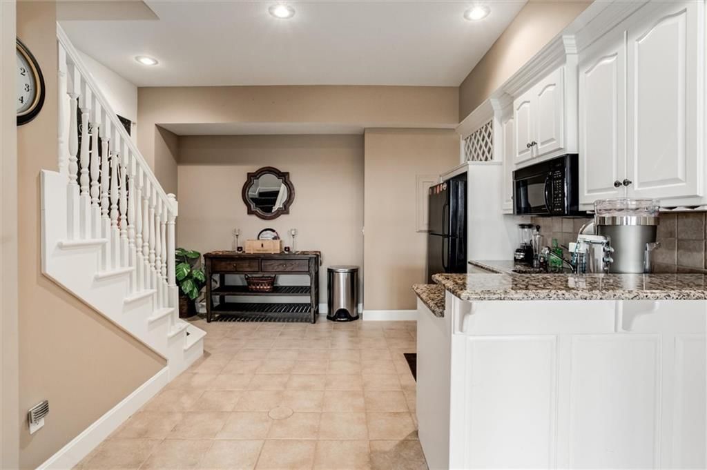 10025 Warwick Street — photo 38