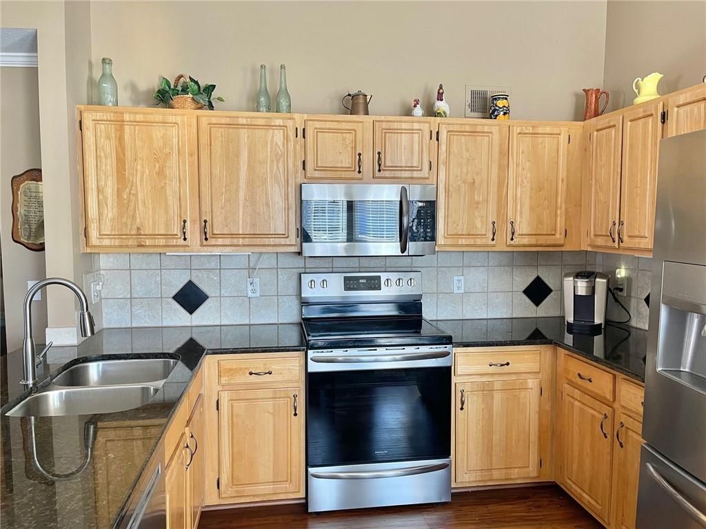 8522 Vassar Avenue — photo 5