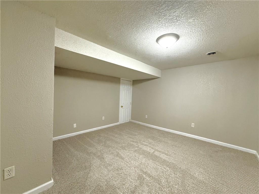 202 E Short Avenue — photo 23